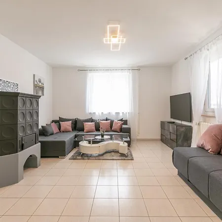 Tina Stinjan Apartmán *