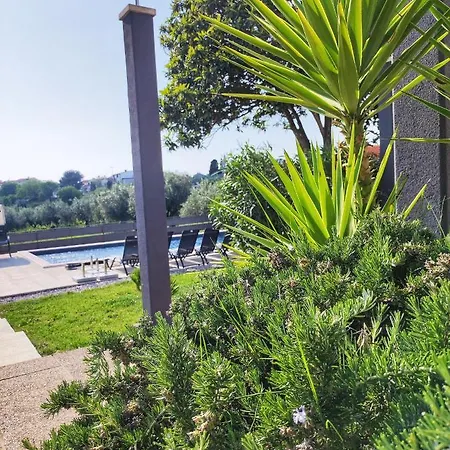 Apartament Tina Stinjan *