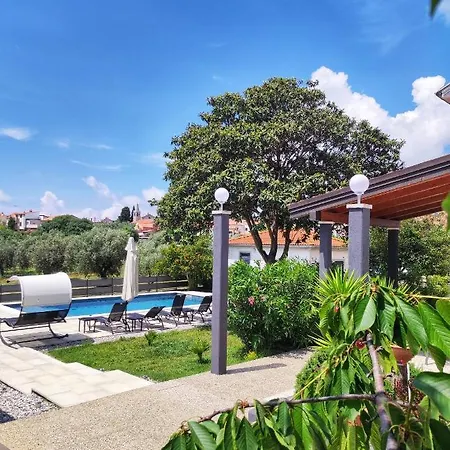 Apartament Tina Stinjan *