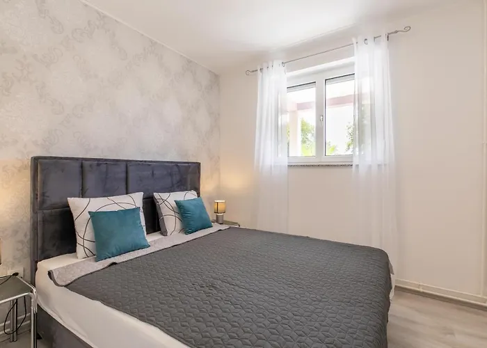 Tina Stinjan Apartament