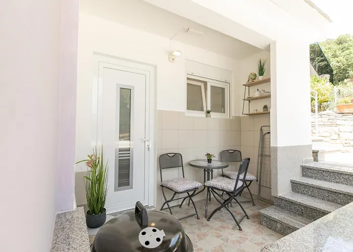 Apartament Tina Stinjan