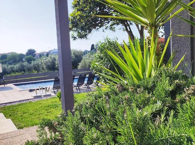 Apartament Tina Stinjan *